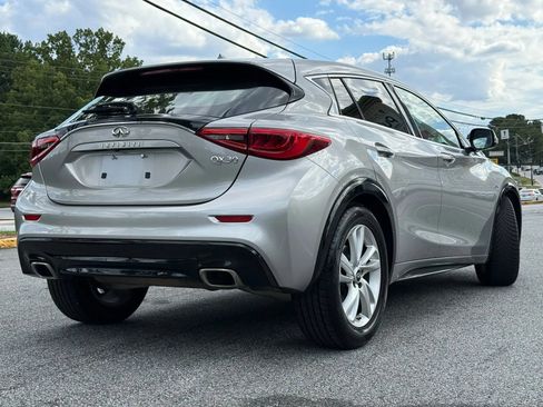 Used 2018 INFINITI QX30 FWD image 3