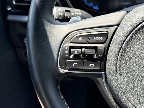 Used 2022 Kia Niro EX Premium FWD image 25