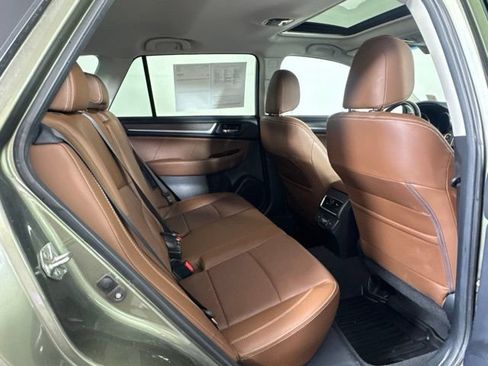 Used 2018 Subaru Outback 2.5i Touring AWD/4WD image 5