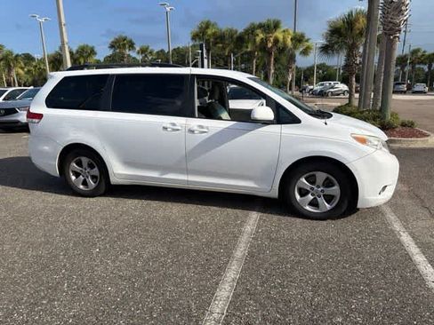 Used 2012 Toyota Sienna LE FWD image 8