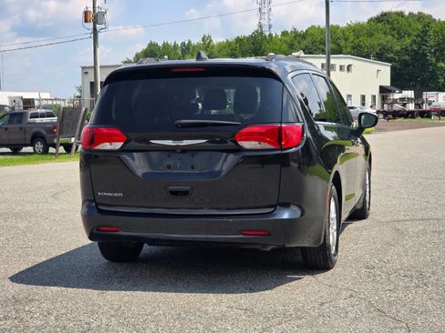Used 2020 Chrysler Voyager Lxi FWD image 13
