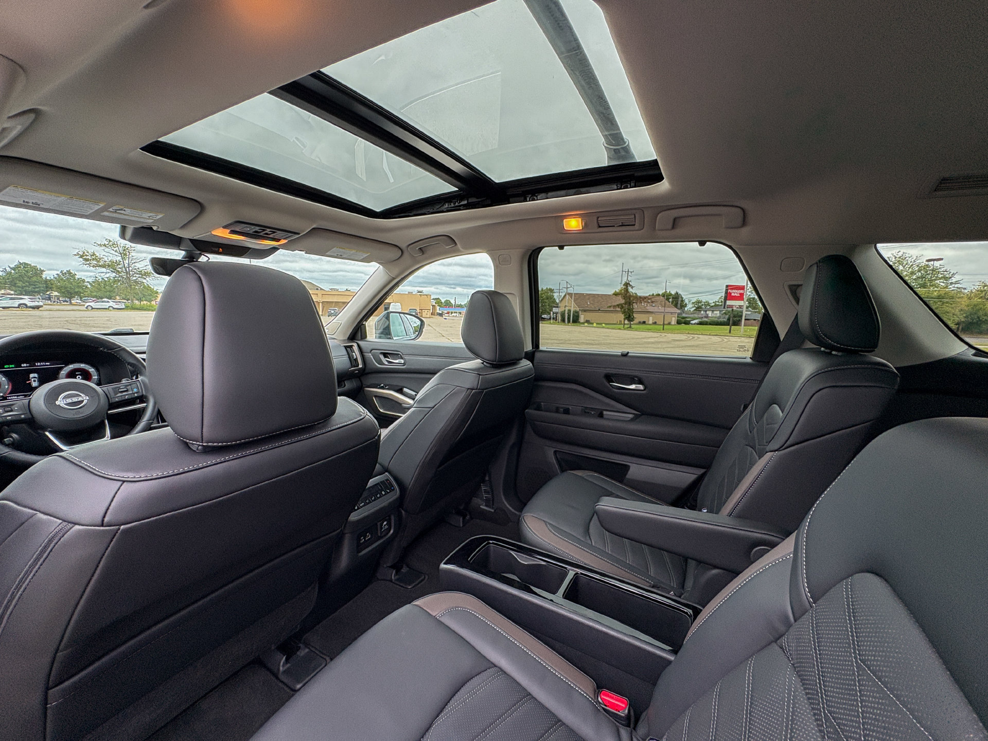 Used 2025 Nissan Pathfinder Platinum FWD image 22