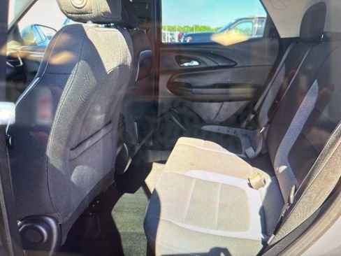 Used 2025 Chevrolet TrailBlazer LT AWD/4WD image 9