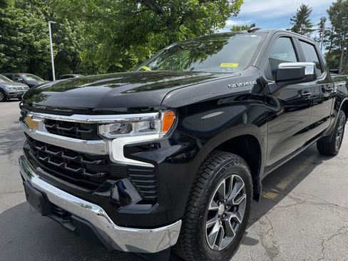 Used 2023 Chevrolet Silverado 1500 LT AWD/4WD image 3