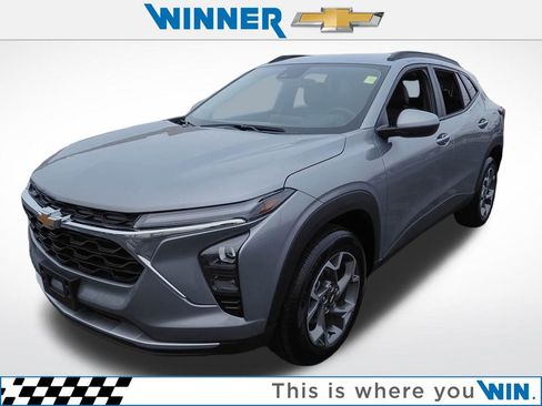 Certified 2025 Chevrolet Trax LT w/ LT Convenience Package image 1