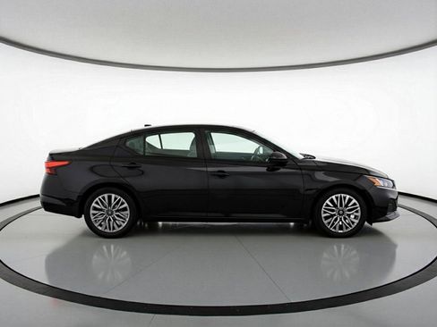 Used 2025 Nissan Altima 2.5 SV image 9