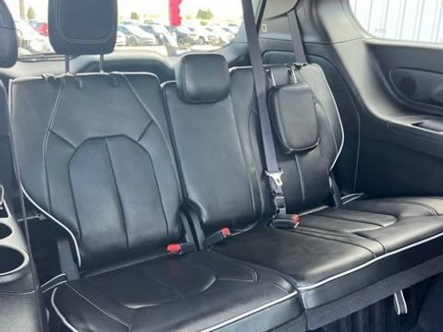 Used 2026 Chrysler Pacifica Limited w/ S Appearance Package FWD image 32