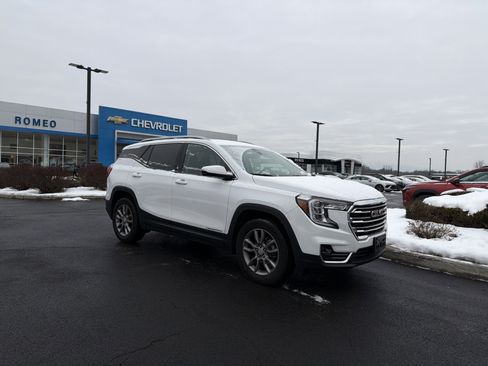 Used 2024 GMC Terrain SLT image 3