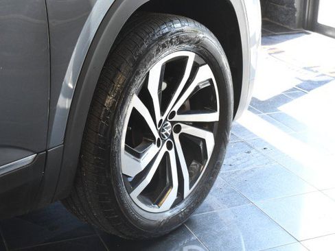 Used 2023 Volkswagen Atlas SEL AWD/4WD image 44