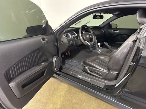 Used 2010 Ford Mustang Shelby GT500 RWD image 2