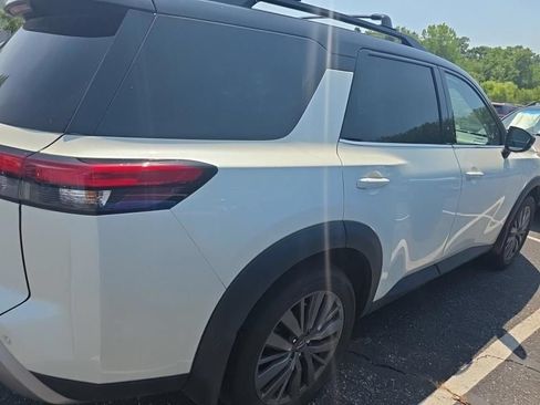 Certified 2023 Nissan Pathfinder SL w/ SL Premium Package AWD/4WD image 4