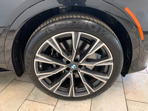 Used 2022 BMW X7 xDrive40i w/ M Sport Package AWD/4WD image 9