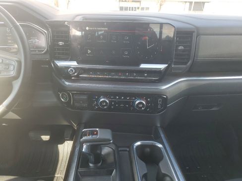 Used 2024 GMC Sierra 1500 SLT image 10