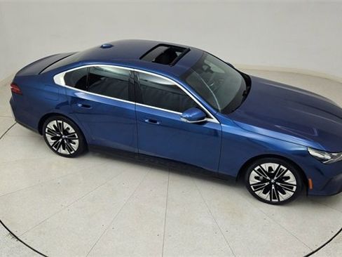 Used 2024 BMW 530i xDrive 530i xDrive w/ Premium Package image 75