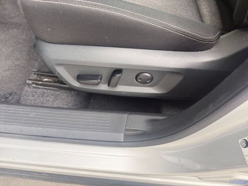 Used 2025 Nissan Rogue SV FWD image 22