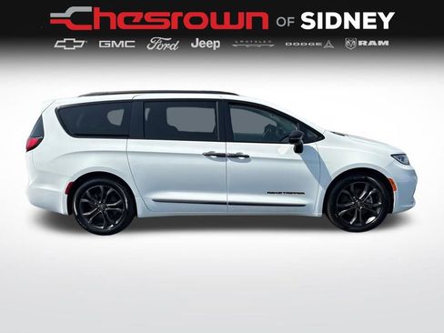 Used 2024 Chrysler Pacifica Touring-L w/ Road Tripper Package image 6