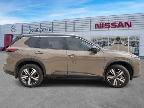 Certified 2025 Nissan Rogue SL w/ SL Premium Package image 5