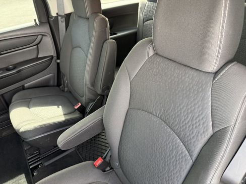 Used 2016 GMC Acadia SLE AWD/4WD image 29