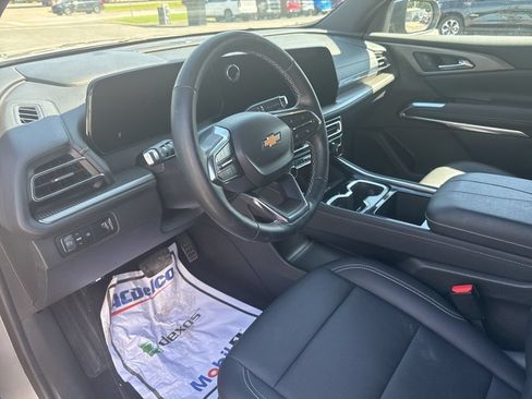 Used 2025 Chevrolet Traverse LT FWD image 21