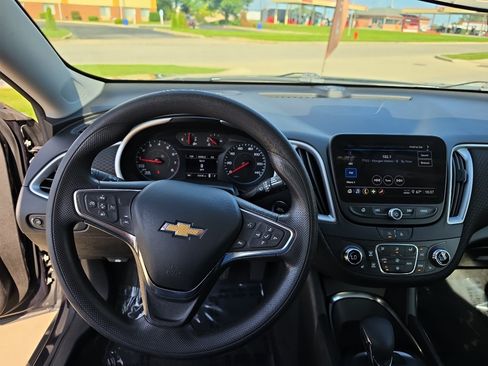 Used 2023 Chevrolet Malibu LT FWD image 9
