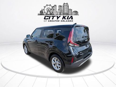 Certified 2025 Kia Soul LX w/ LX Technology Package FWD image 4