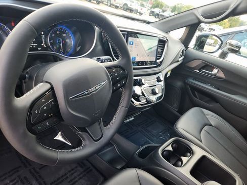 New 2026 Chrysler Pacifica Select w/ S Appearance Package image 13