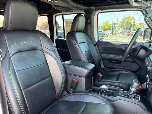 Used 2018 Jeep Wrangler Unlimited Sahara AWD/4WD image 32