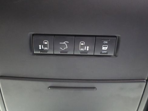 Used 2017 Dodge Grand Caravan SXT FWD image 29
