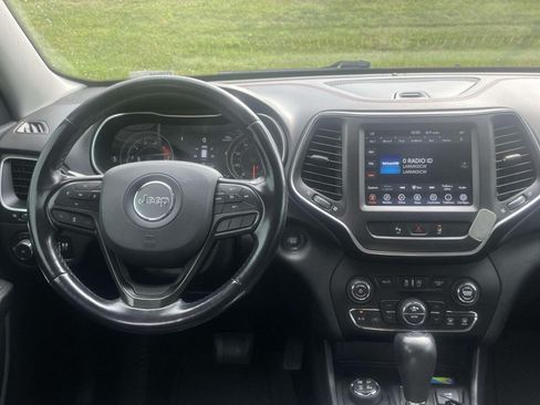 Used 2021 Jeep Cherokee Trailhawk AWD/4WD image 12