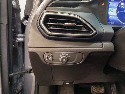 Used 2022 Chevrolet Bolt EUV Premier w/ Launch Edition image 27