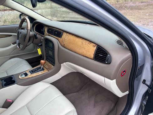 Used 2005 Jaguar S-TYPE 3.0 image 10