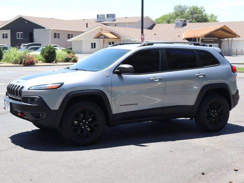 Used 2015 Jeep Cherokee Trailhawk w/ Trailer Tow Group AWD/4WD image 10
