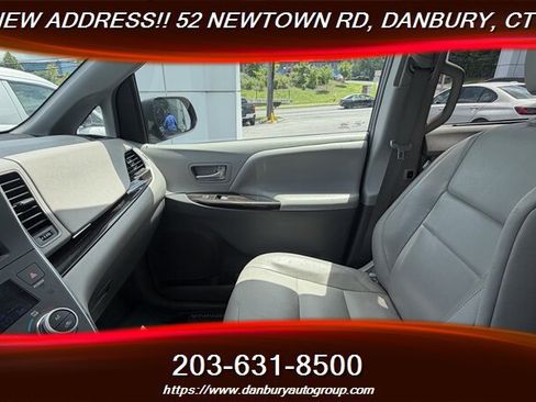 Used 2019 Toyota Sienna XLE Premium AWD/4WD image 15