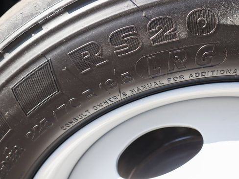 Used 2016 Ford F550 2WD Regular Cab Super Duty image 37