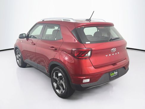 Used 2025 Hyundai Venue SEL FWD image 5