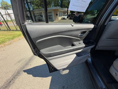 Used 2016 Honda Pilot Touring image 17
