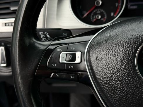 Used 2016 Volkswagen Golf Limited Edition image 39