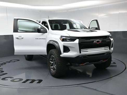 Used 2026 Chevrolet Colorado ZR2 w/ Technology Package AWD/4WD image 21