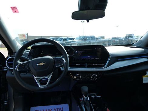 New 2026 Chevrolet Trax LT w/ LT Convenience Package FWD image 15
