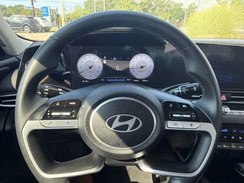 Used 2024 Hyundai Elantra Limited FWD image 16