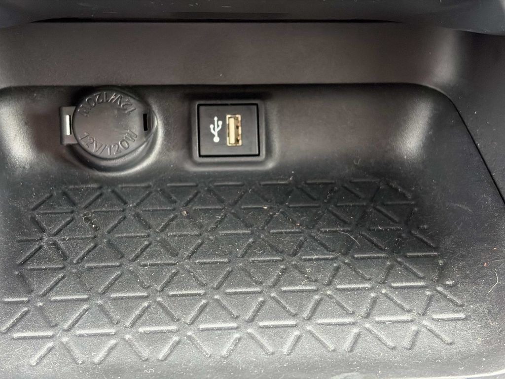 Used 2023 Toyota RAV4 XLE AWD/4WD image 31