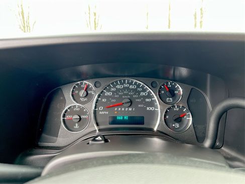 Used 2022 GMC Savana 2500 w/ Driver Convenience Package image 11