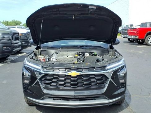 Used 2025 Chevrolet Trax LT FWD image 31