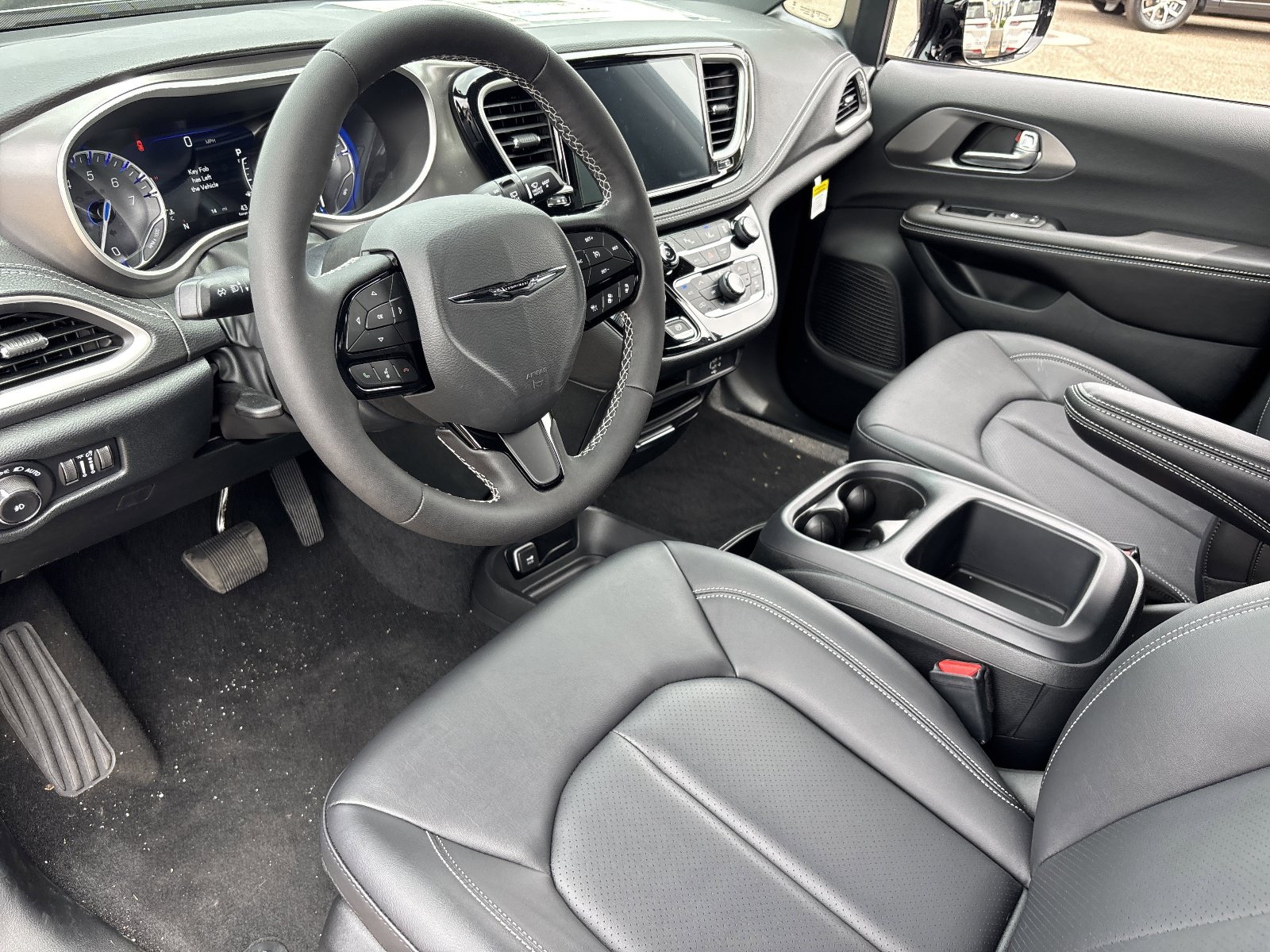 New 2026 Chrysler Pacifica Select w/ S Appearance Package FWD image 15