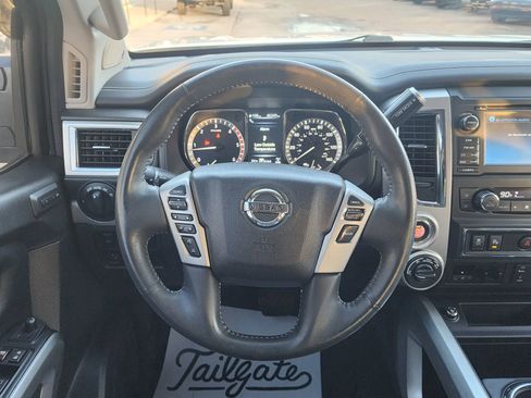 Used 2017 Nissan Titan PRO-4X w/ Pro-4x Convenience Package image 19