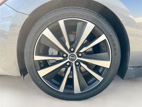 Used 2023 Nissan Maxima SR w/ Sport Mat Group image 33