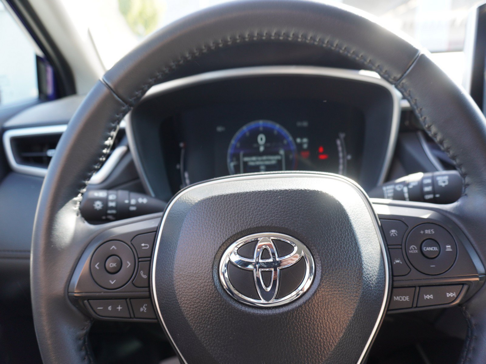 Used 2025 Toyota Corolla Cross XLE w/ Convenience Package AWD/4WD image 23