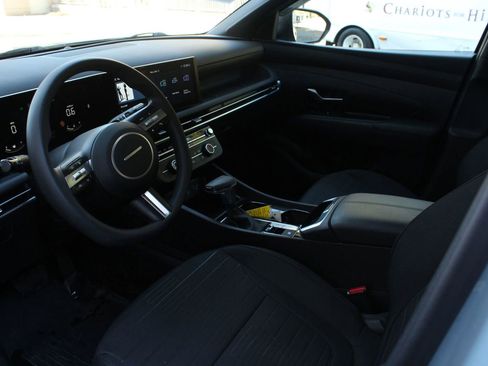 Used 2025 Hyundai Santa Cruz SE image 13