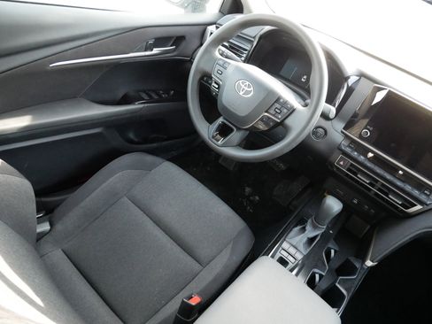 Certified 2025 Toyota Camry LE image 9