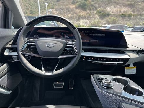 New 2025 Cadillac Optiq Luxury 1 image 8